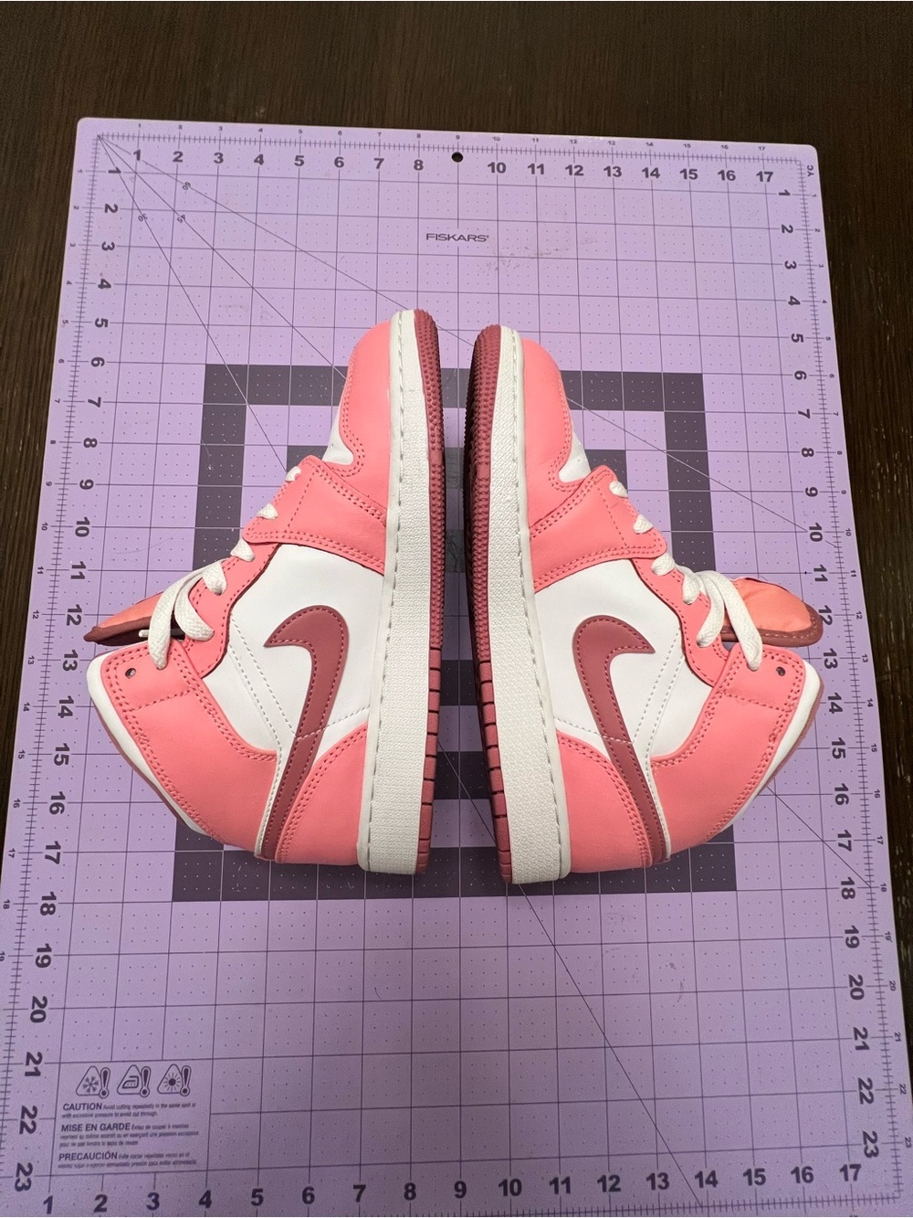 Nike 5Y Air Jordan 1 Mid GS Valentine’s Day 2023 Pink White Shoes DQ8423-616 - Picture 3 of 9